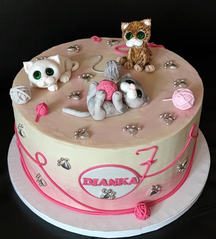 cake with kittens