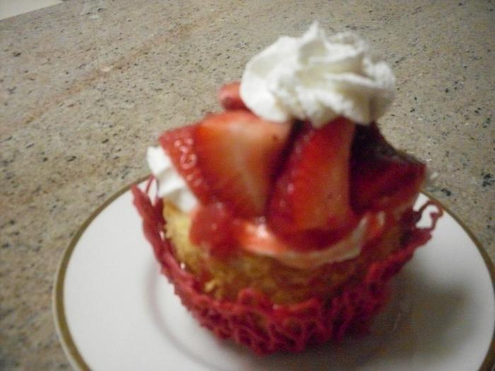 Mini Strawberry Shortcakes in chocolate baskets