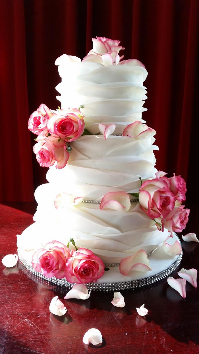 Shabby Chique ruffled wedding cake