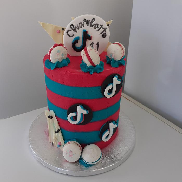 Tik tok cake - Decorated Cake by Combe Cakes - CakesDecor