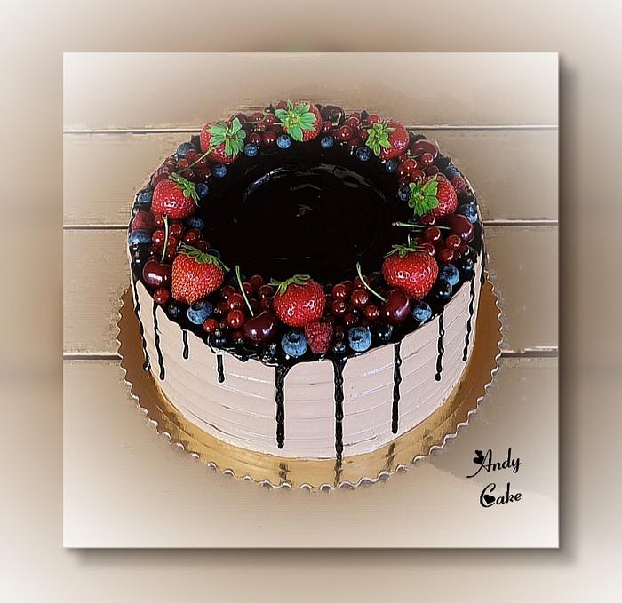 Chocolate cake with fresh fruits 