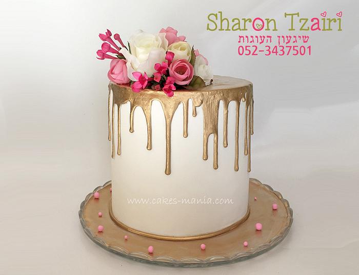 gold and flowers drip cake