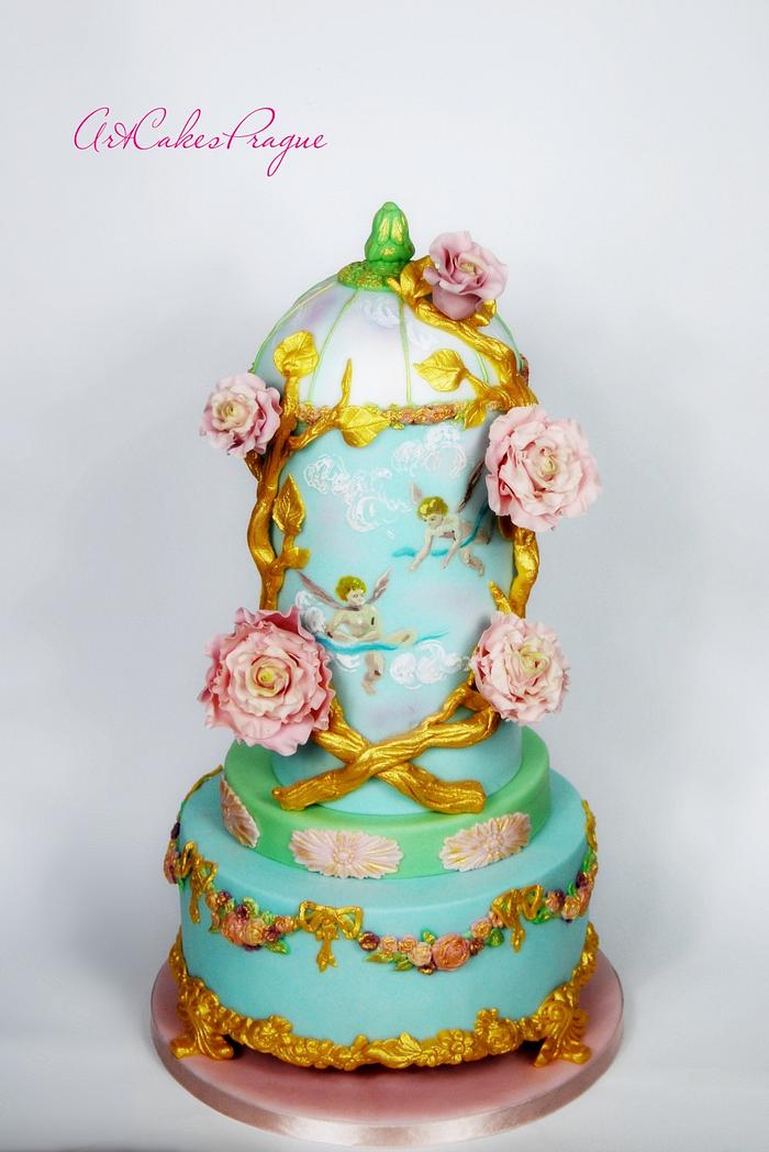 Baroque hand-painted wedding cake. Luxury Prague wedding