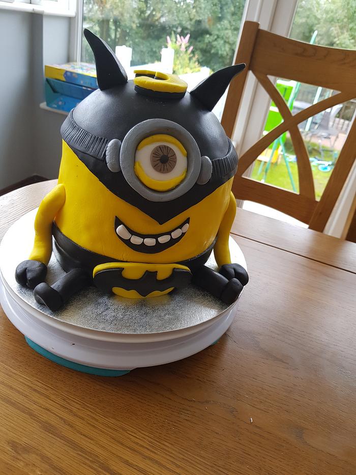 Batman mininon cake 