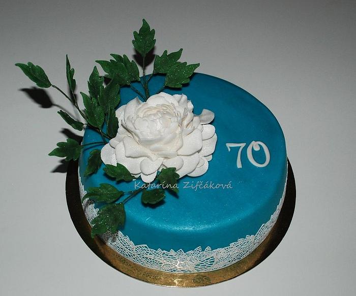 Blue white cake wit lace