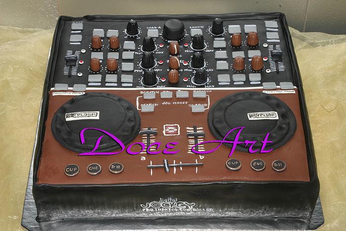 DJ mixer cake