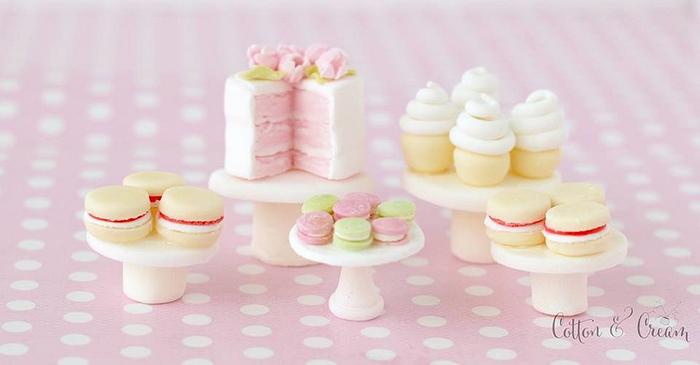 Tiny cakes