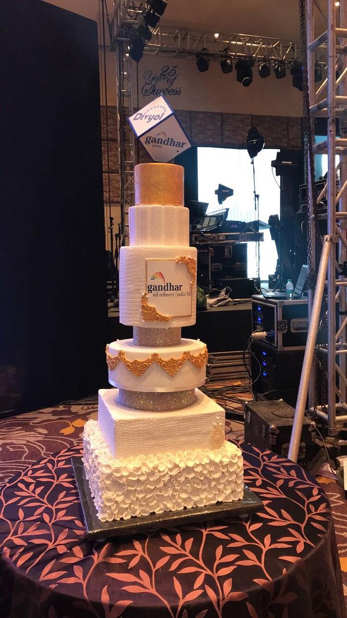 White and gold 6 tier beauty
