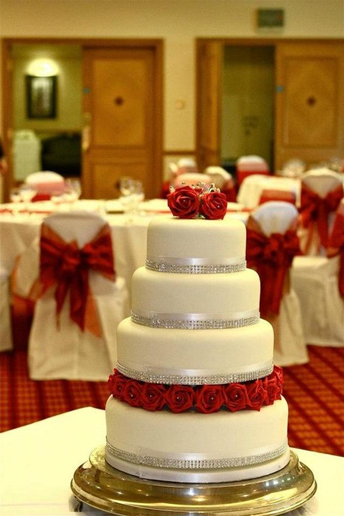 RED ROSES WEDDING CAKE