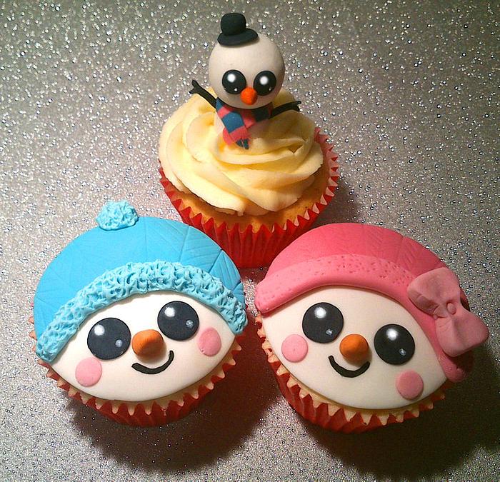 Cute Snowmen Christmas Cupcakes