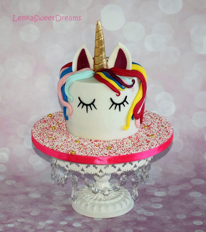 Magical unicorn birthday cake.