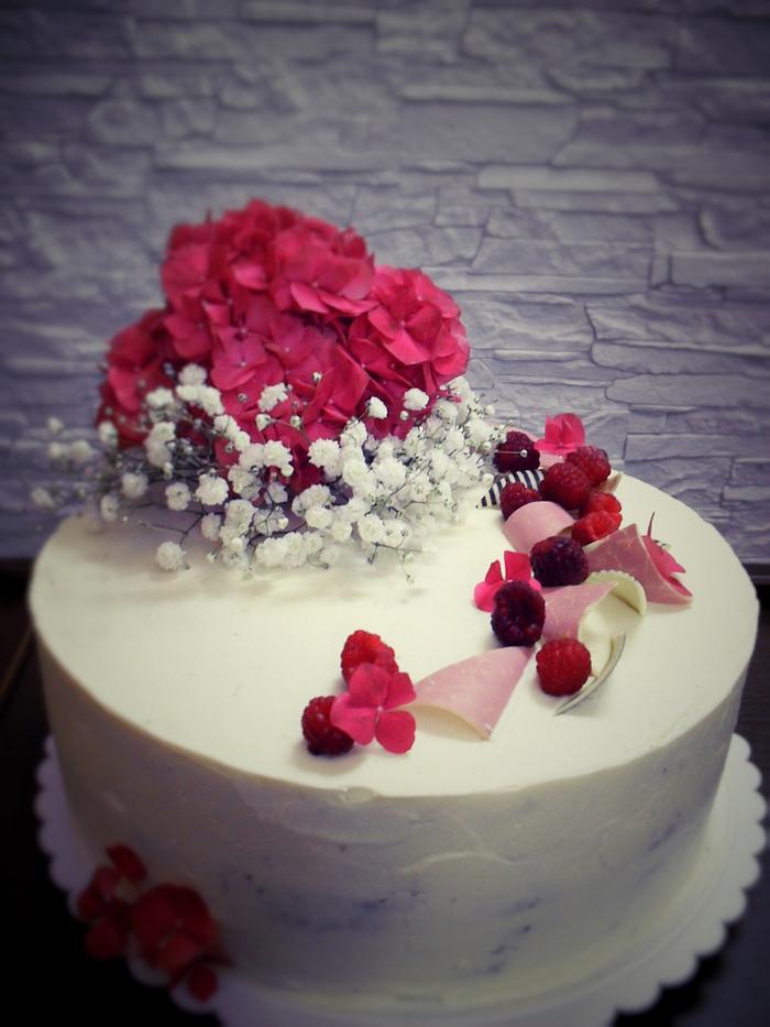 romantic cake with live flowers