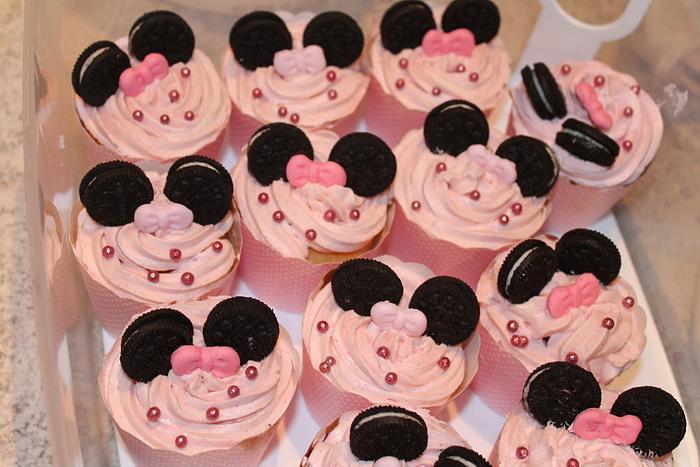Minnie Mouse cupcakes & Cake