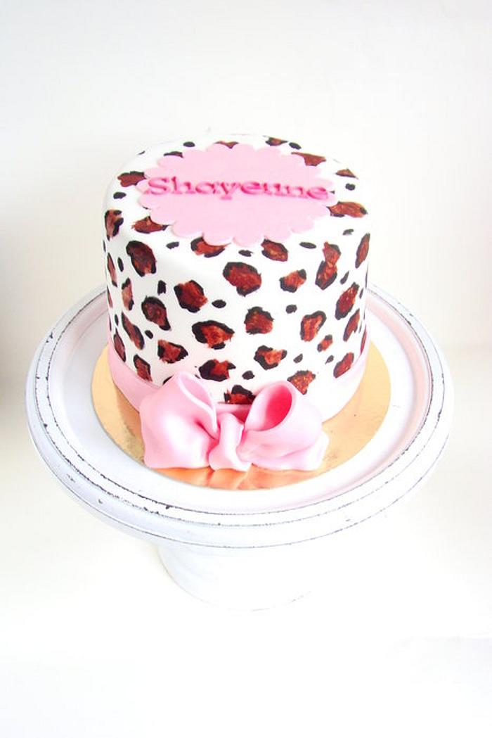 Mini leopard print cake