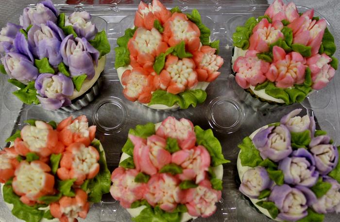 Buttercream cupcake flowers