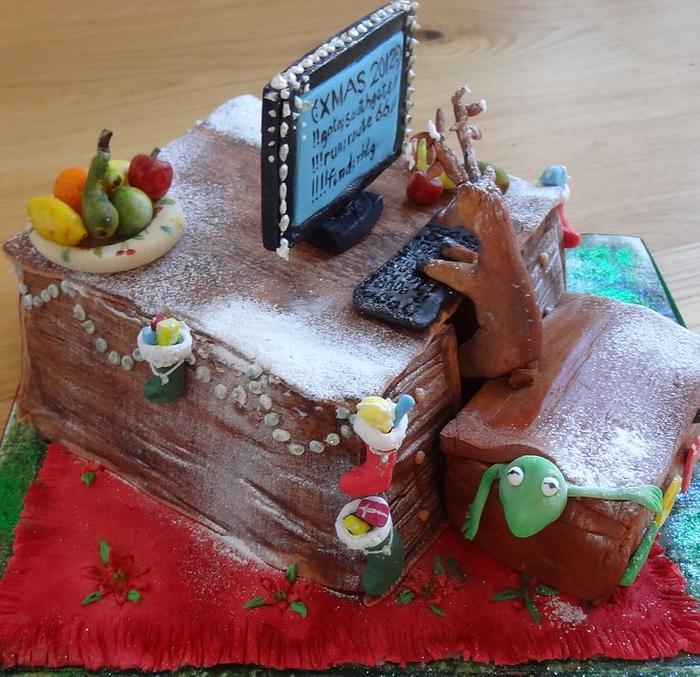 Reindeer Geek Christmas Cake & Mini Cake Toy Box