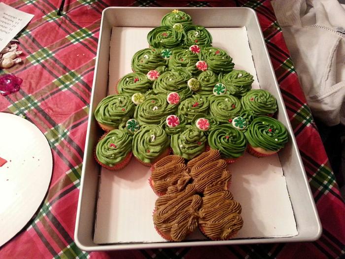 Christmas tree cupcake cake