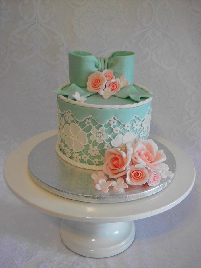 Lacy Hat Box cake with Blush Roses