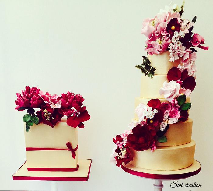 Floral gold wedding cakes.