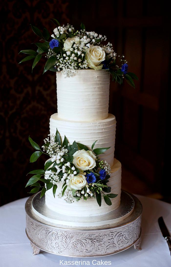 Buttercream wedding cake with fresh flowers