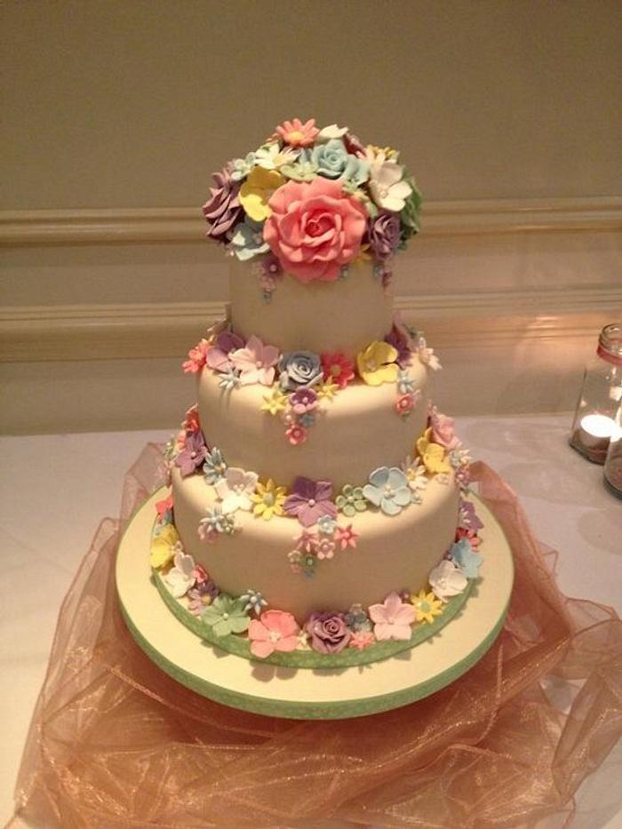 Vintage themed wedding cake 