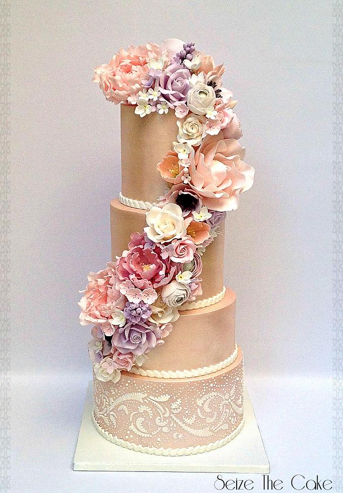Wedding cake in satin luster 