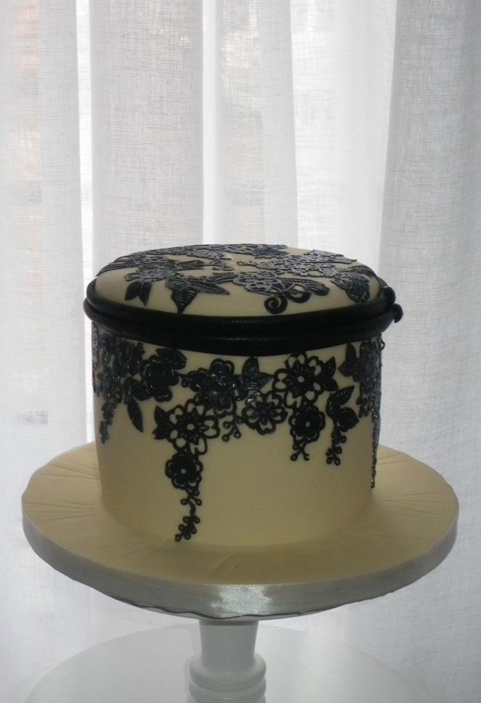cake in ecru and black lace