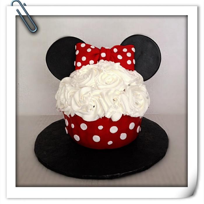 Minnie Mouse cupcake for Emily