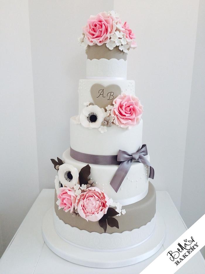Roses and anemones wedding cake