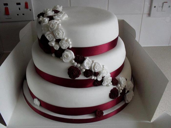 burgandy and white rose wedding cake