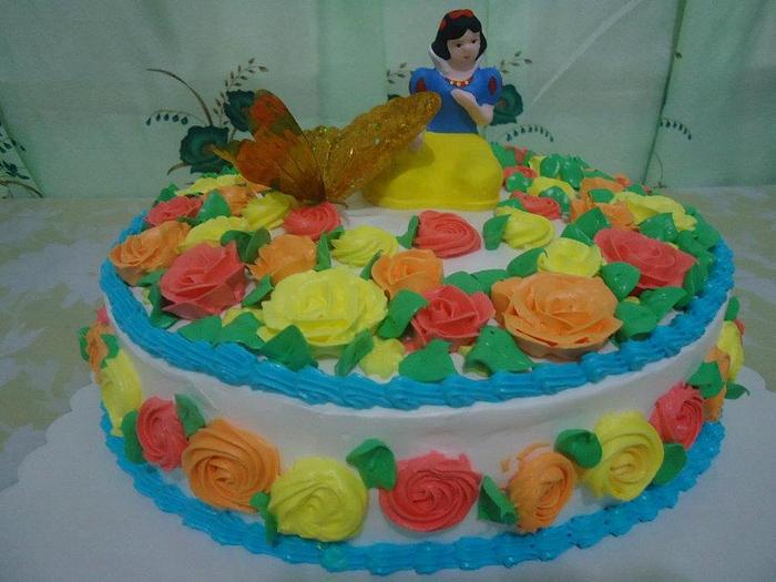 Roses-laden Cake