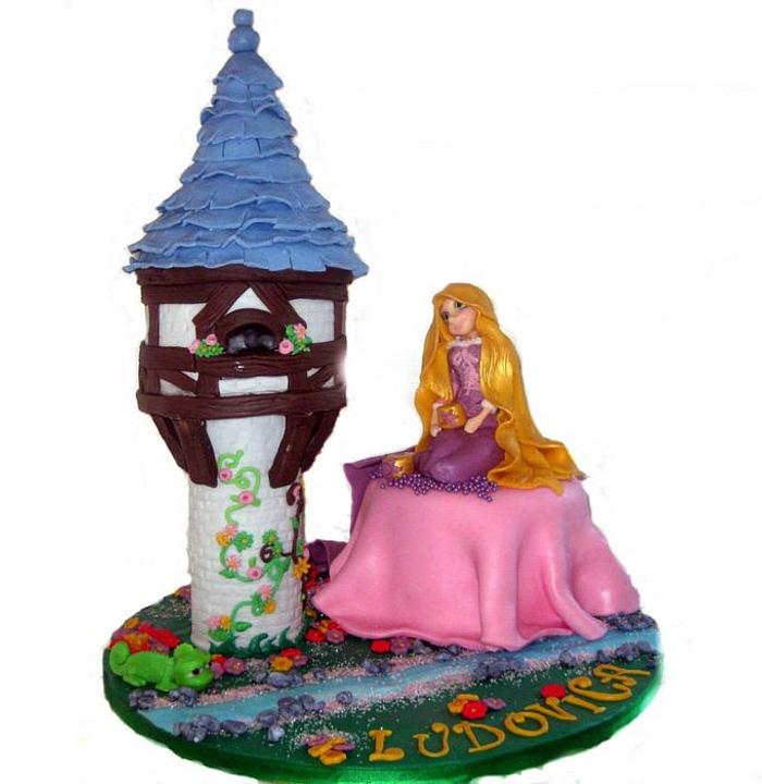 Rapunzel cake