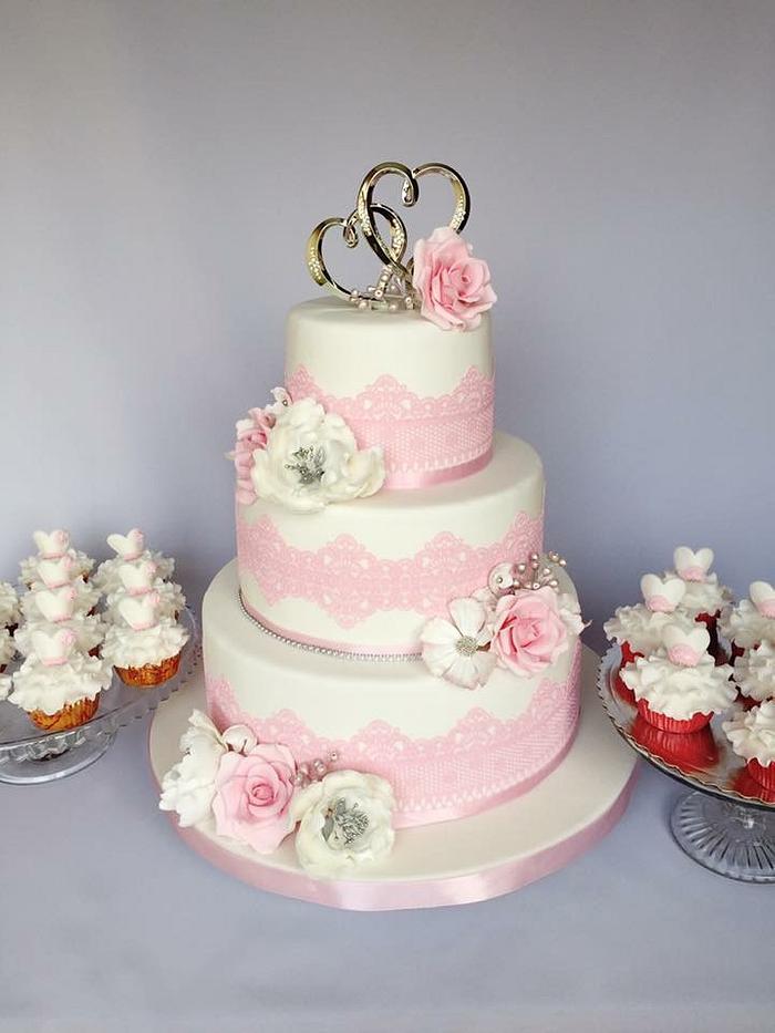 Wedding cake in pink