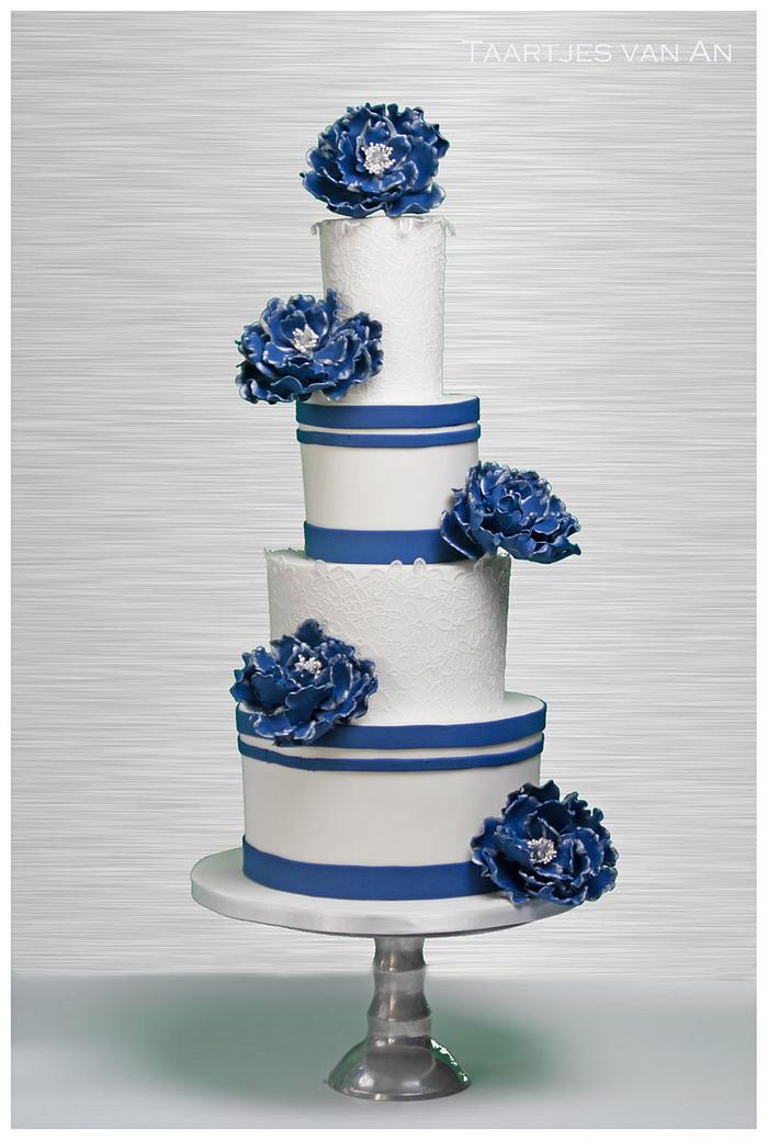 Blue fantasy peonies weddingcake