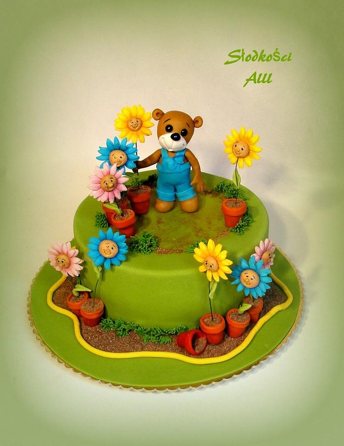 Teddy bear gardener cake