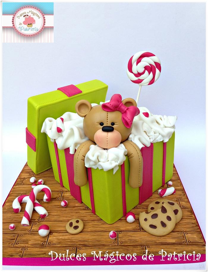 Teddy gift box cake