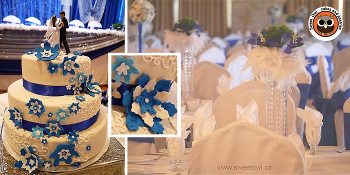 blue snowflakes wedding cake