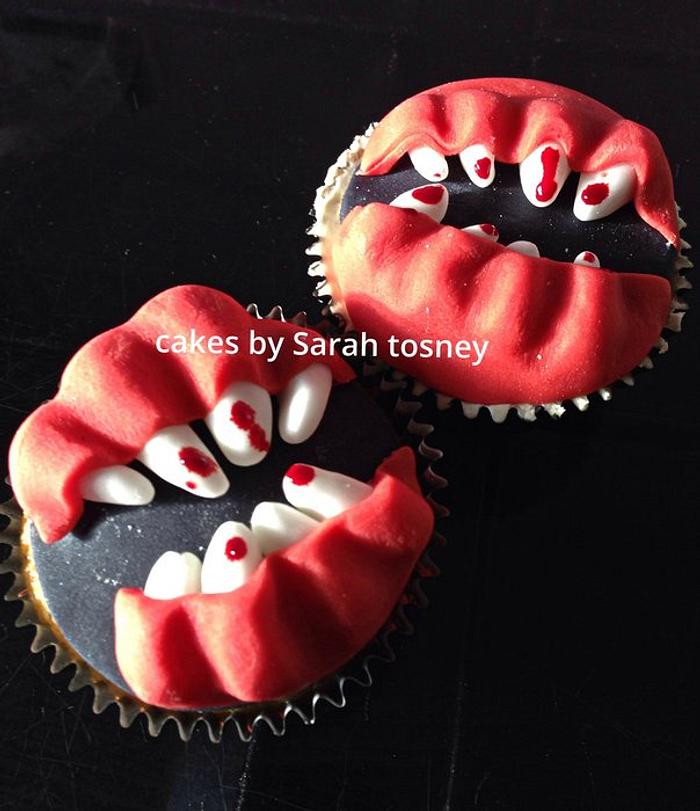 Horror teeth cupcakes 