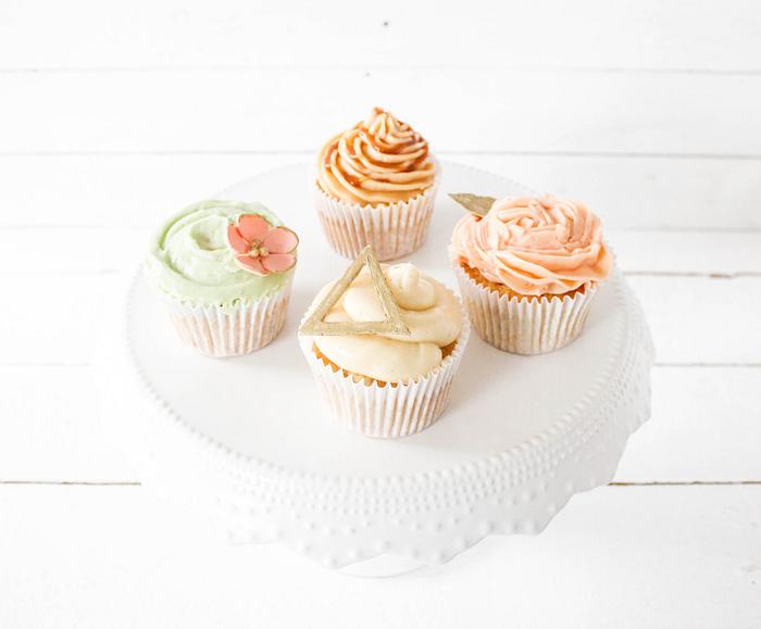 Coral, Mint and Gold Cupcakes