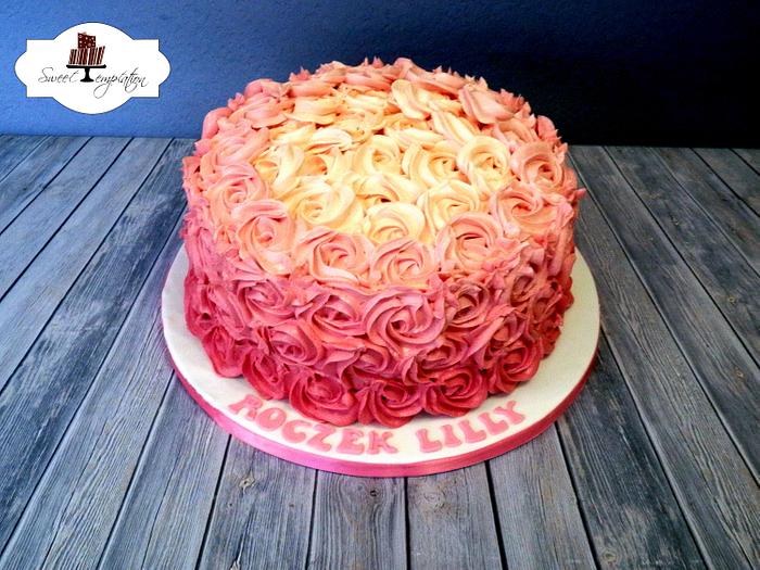 Creamy  Ombre Roses Cake
