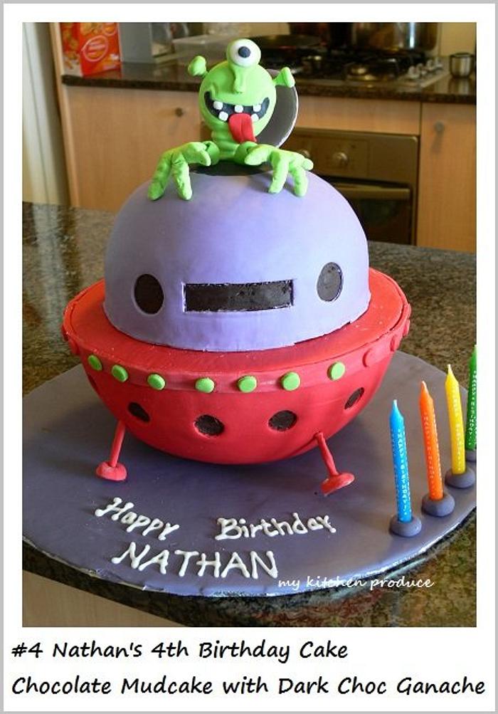 Spaceship cake with Alien