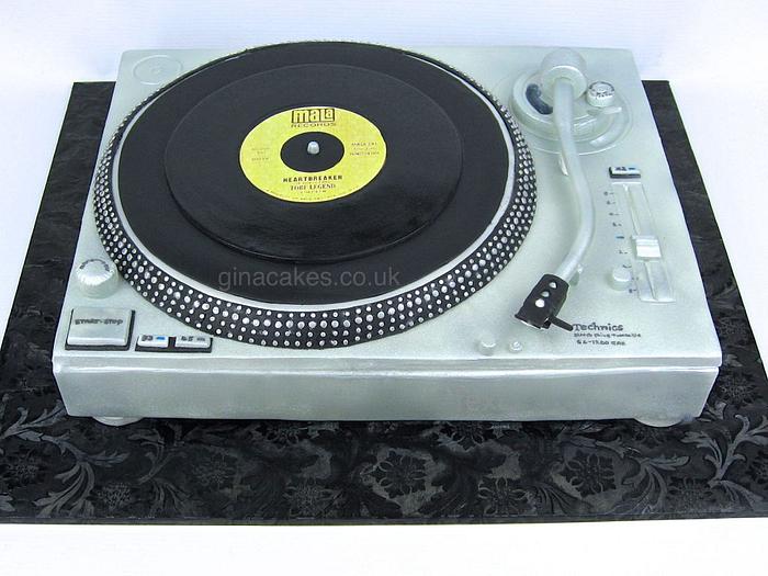 3d Technics record player cake