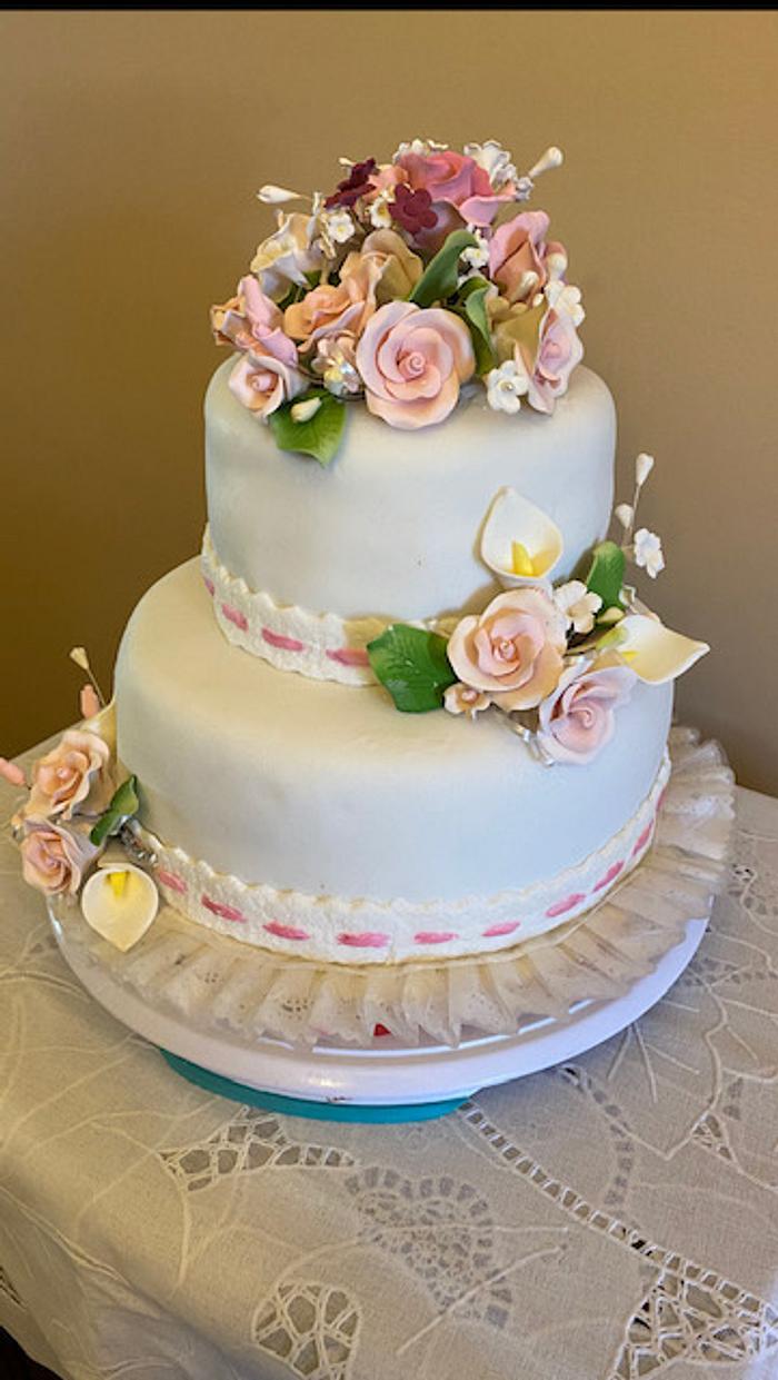 Roses and Lace Wedding Cake 