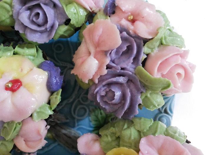 Floral buttercream cupcakes