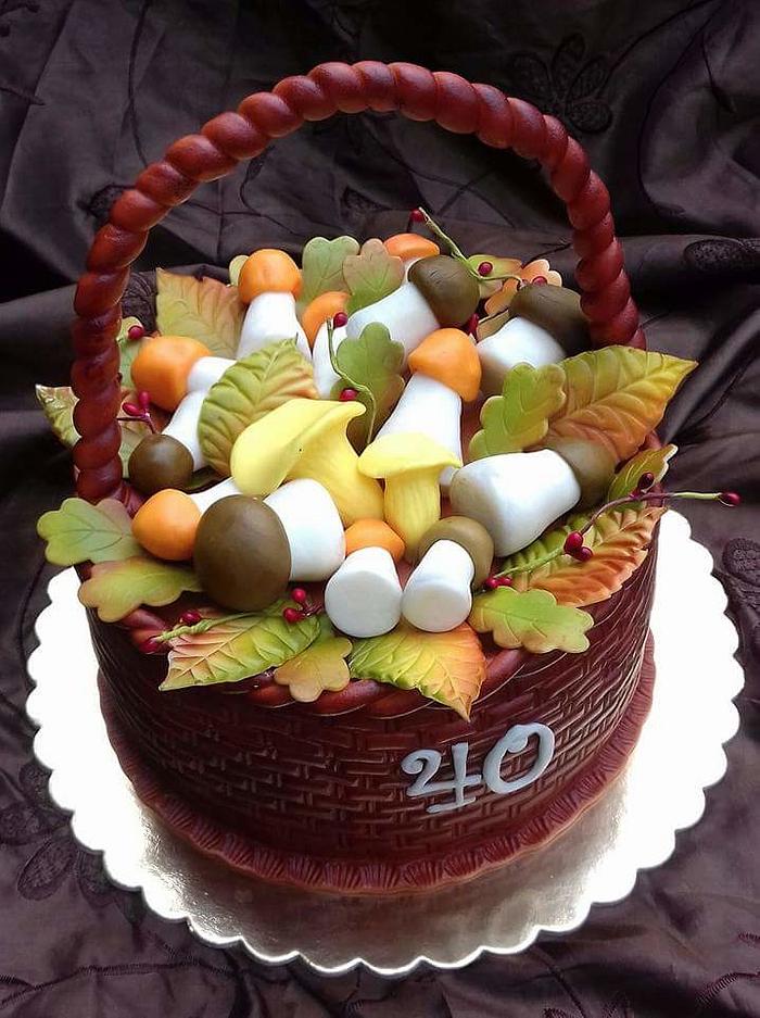 Cake basket with mushrooms