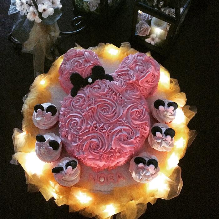 Minnie Mouse buttercream cake