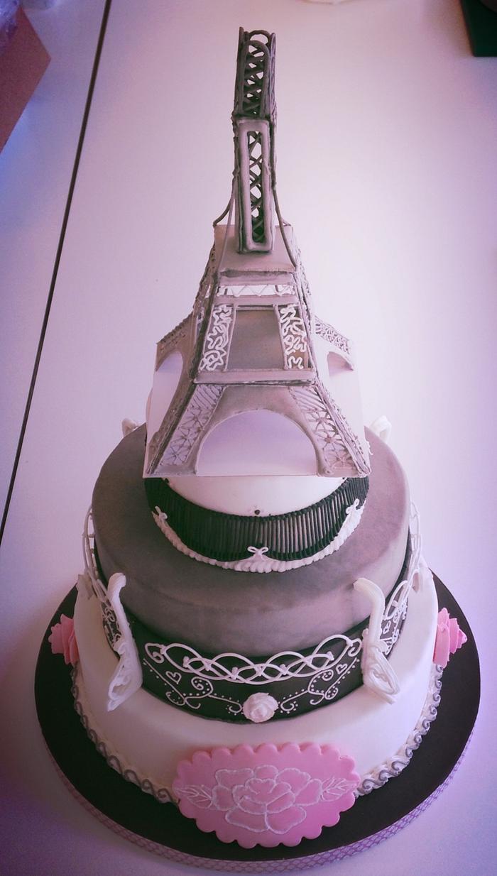 Eiffeltower Royal Icing Cake