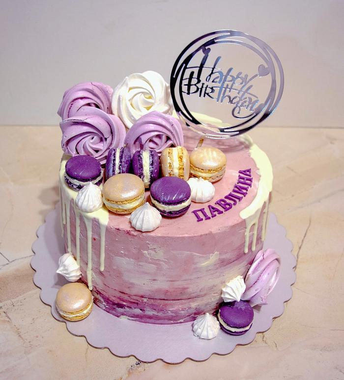 Purple cake with macaroons.