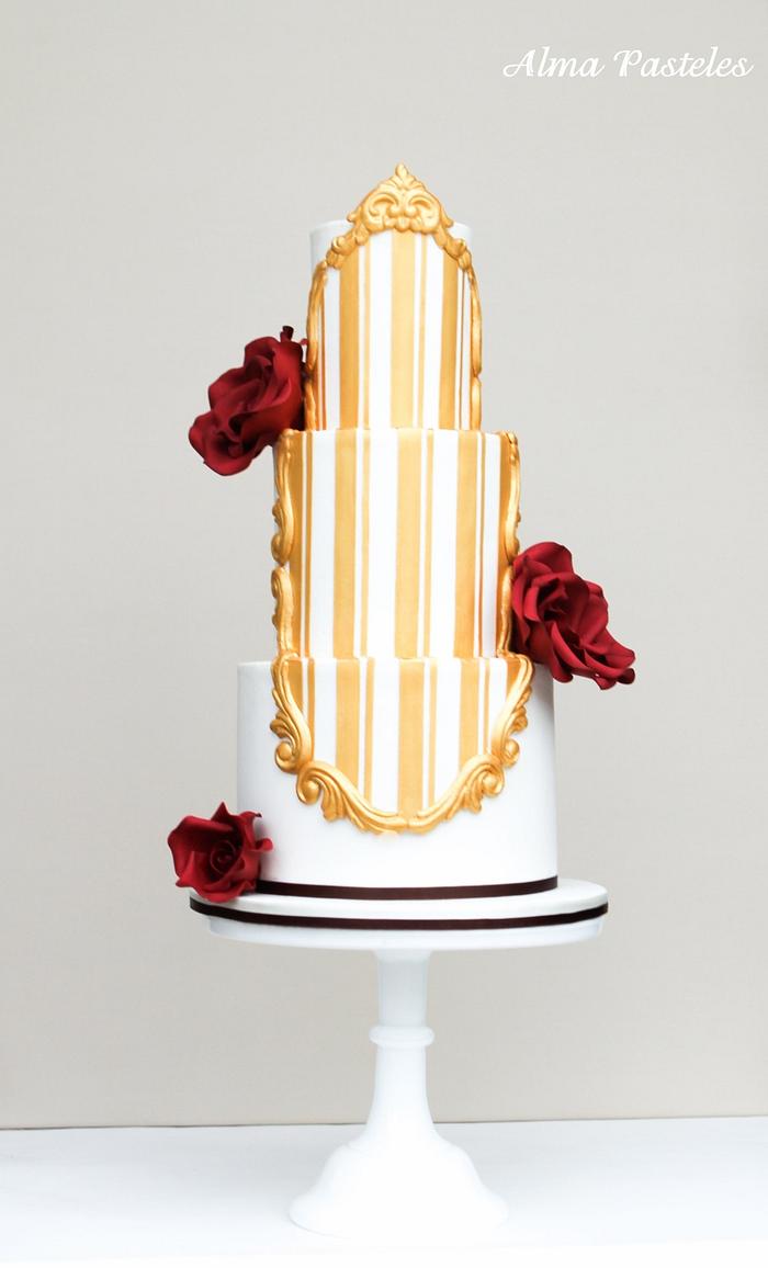 Minimalistic barock styled wedding cake