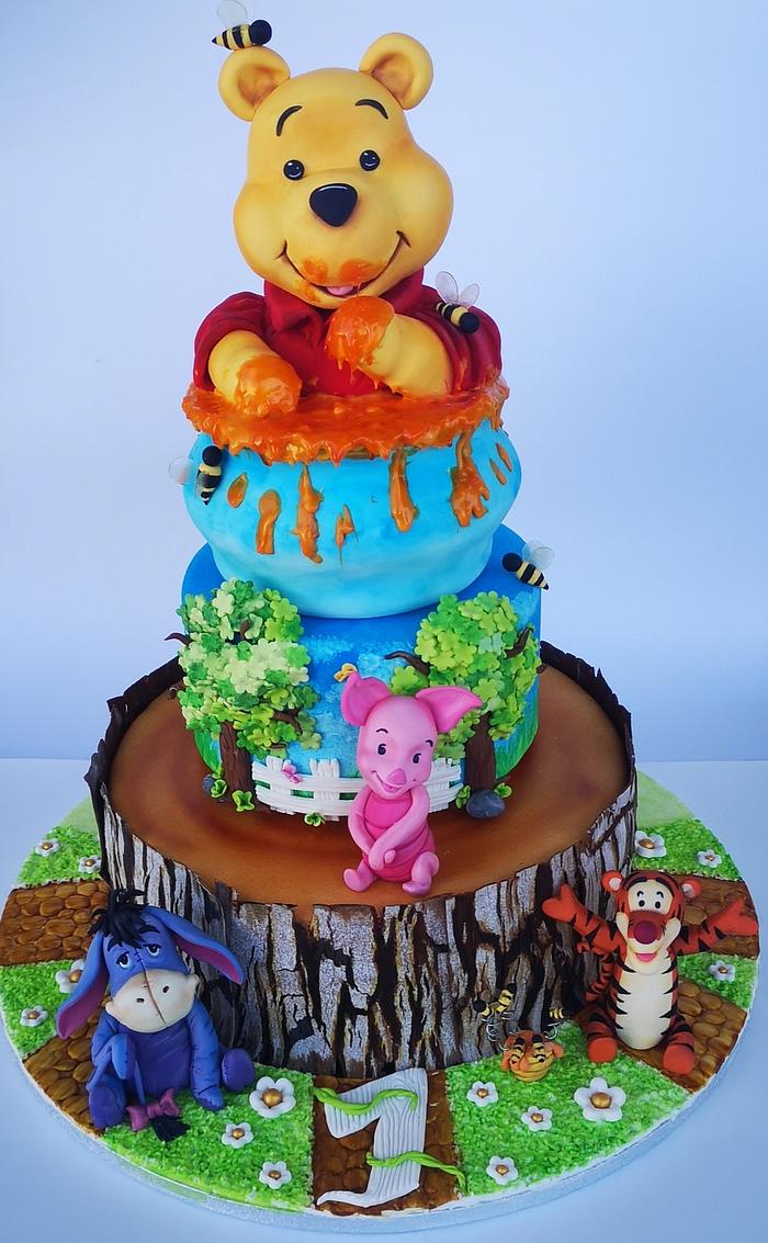 Winnie the pooh cake